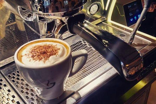 ΚΑΠΟΥΤΣΙΝΟ ΚΑΝΕΛΛΑ